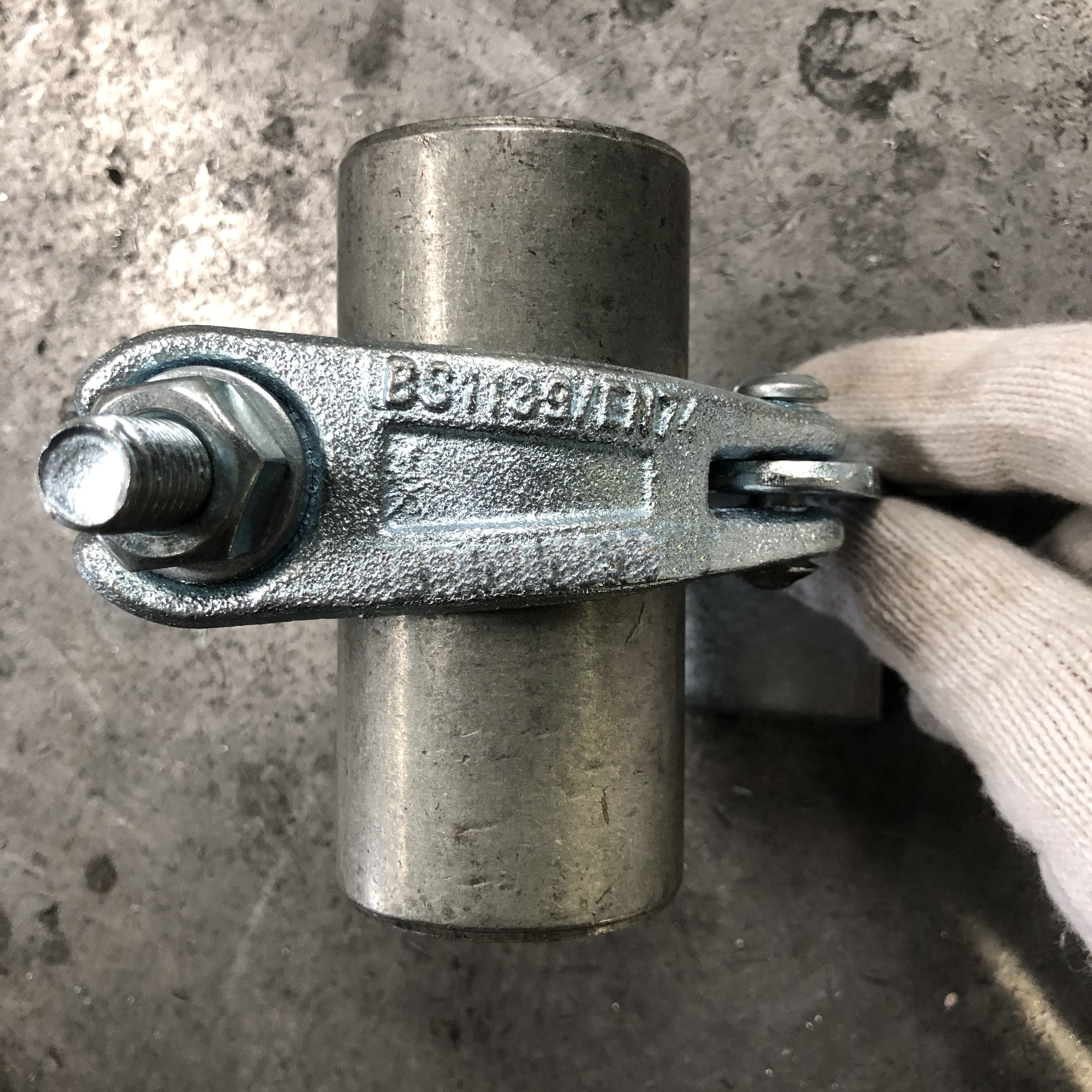 Spadek złącza zatrzymującego płytę