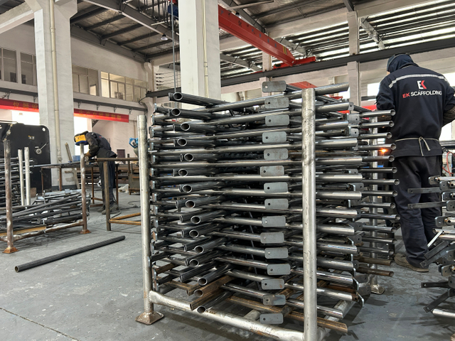 Statyw z rekwizytem szalunki