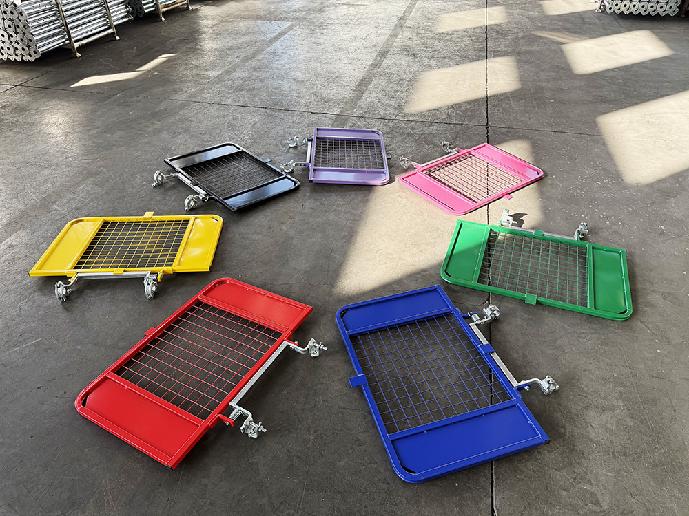 Niestandardowa brama do rusztowania 