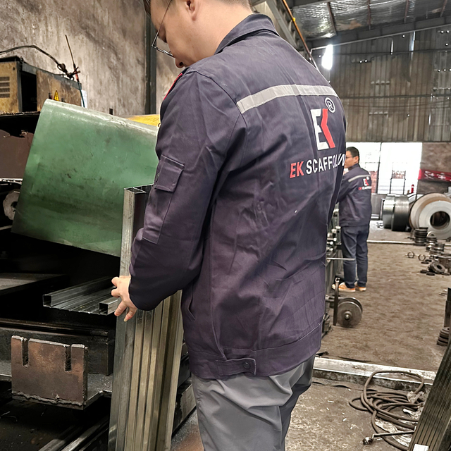 Zamknięta stalowa deska