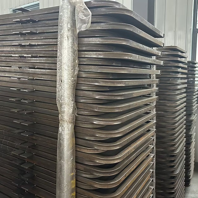 Obrazy produkcyjne z odwracalną bramą dostępową po drabinie