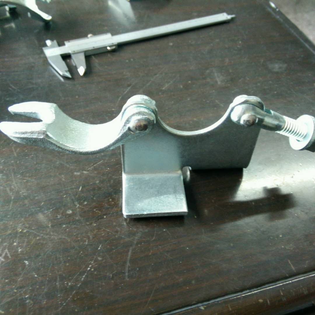 Łącznik ustalający deski 