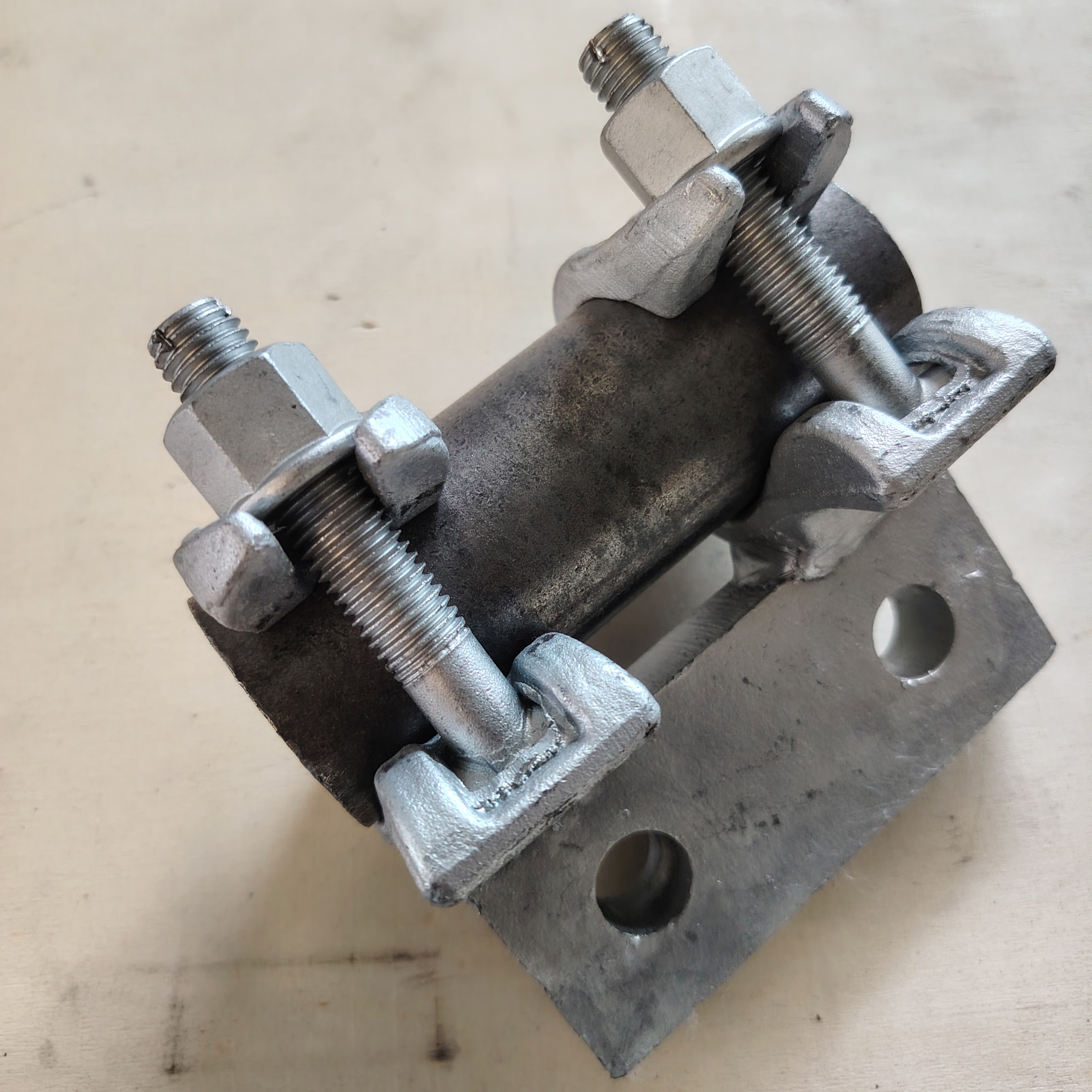 Zacisk do rusztowania wykonany na zamówienie. Specjalny kształt