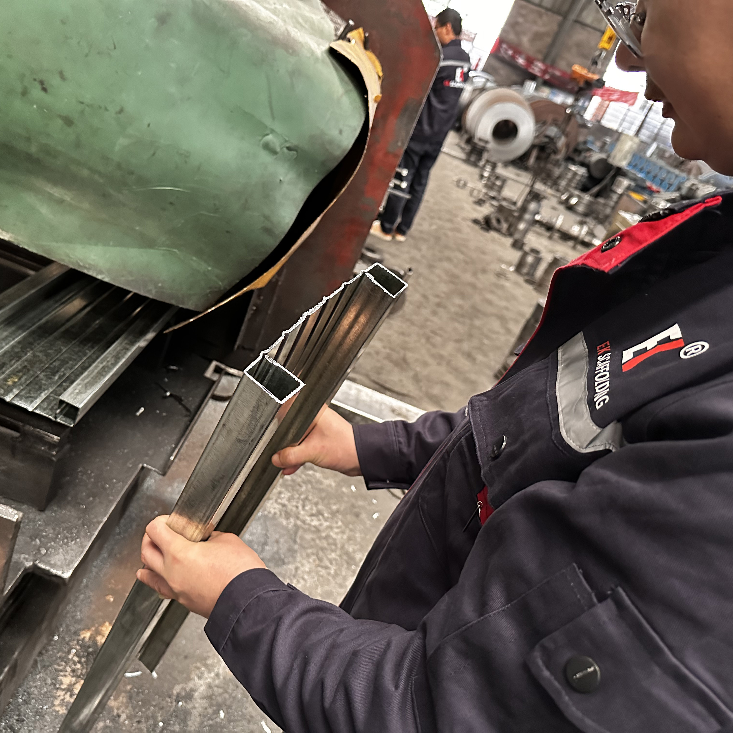 Zamknięta deska stalowa 生产流程 (7)