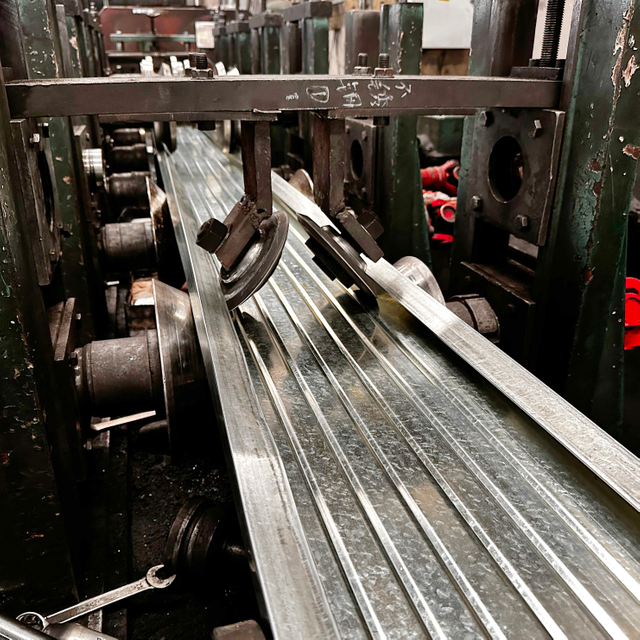 Zamknięta stalowa deska