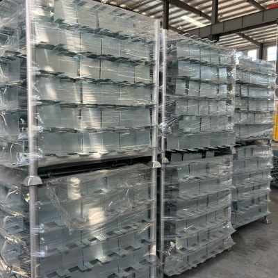 Regulowany podnośnik typu U do rusztowania