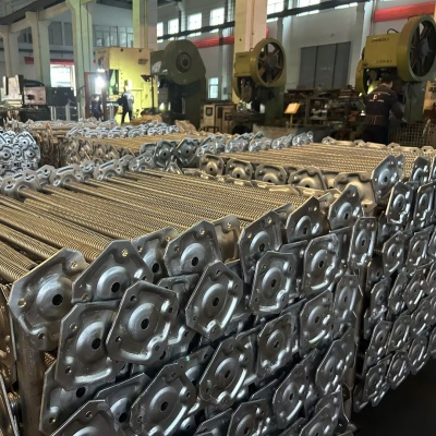 puste podnośniki do poziomowania rusztowań